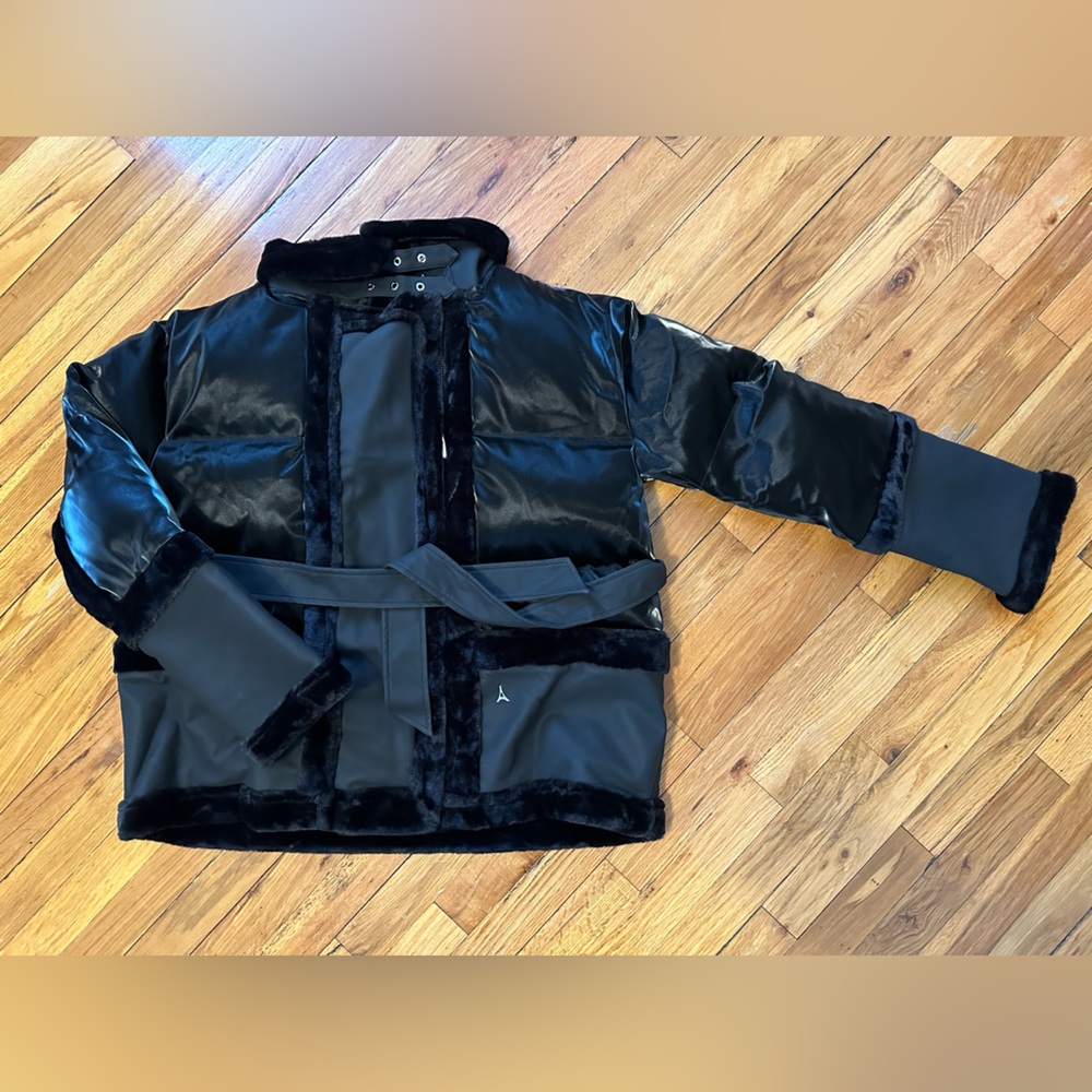 Manière De Voir. Black. Size: US 12, UK 16, EU 44